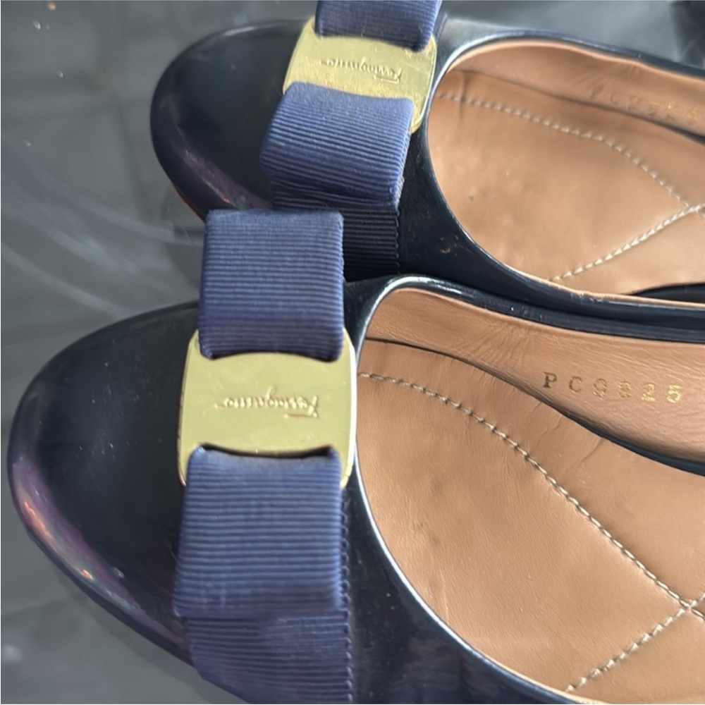 Salvatore Ferragamo Blue Patent Leather Flats with Bow - Picture 3 of 8